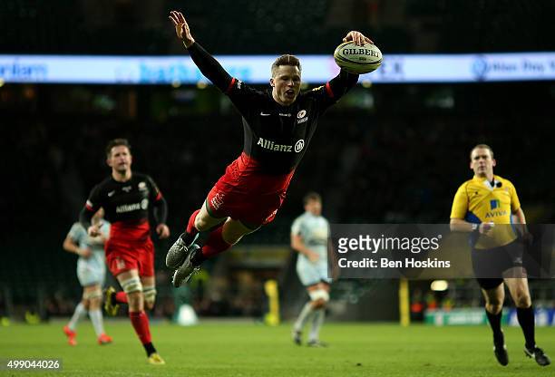 Chris Ashton of Saracens dives over to score a try during the Aviva Premiership match between Saracens and Worcester Warriors at Twickenham Stadium...