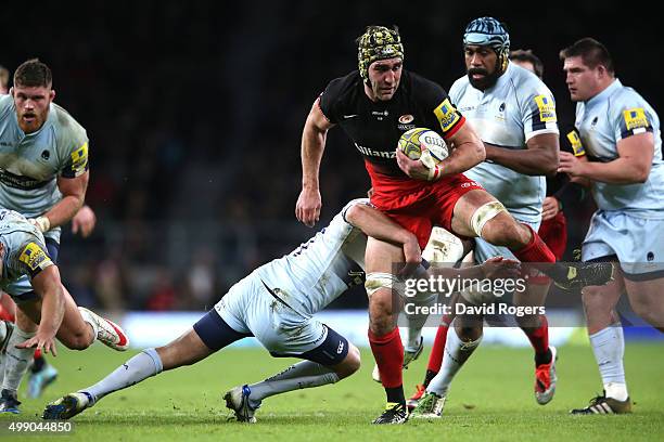 Kelly Brown of Saracens breaks with the ball during the Aviva Premiership match between Saracens and Worcester Warriors at Twickenham Stadium on...