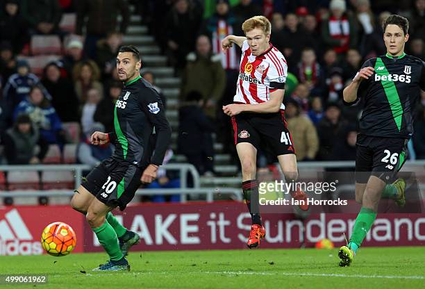 Duncan Watmore of Sundeland scores the second goal during the Barclays Premier League match between Sunderland AFC and Stoke City FC at The Stadium...