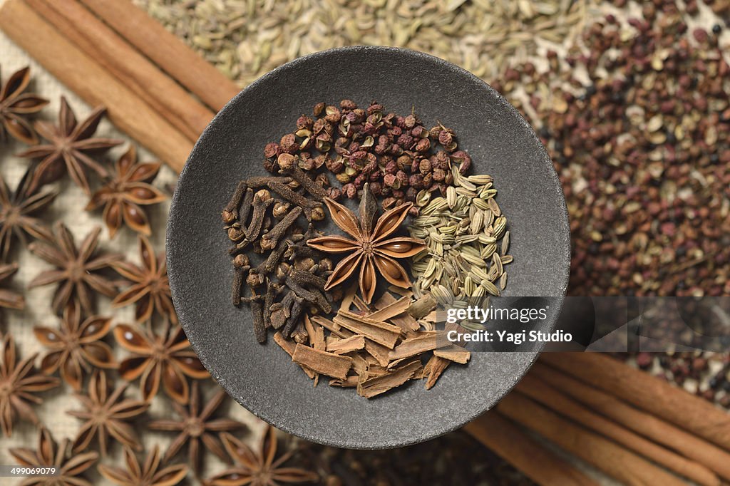 Ingredients for five-spice powder