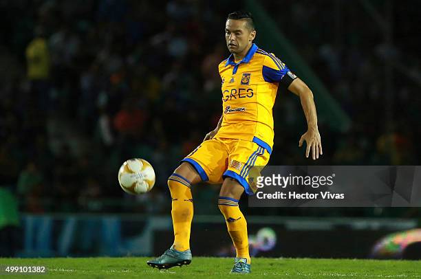 Anselmo Vendrechovski of Tigres drives the ball during the quarterfinals second leg match between Chiapas and Tigres UANL as part of the Apertura...
