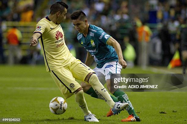 Efrain Velarde of Leon vies for the ball with Rubens Sambueza of America, during their Mexican Apertura tournament football match at the Nou Camp...