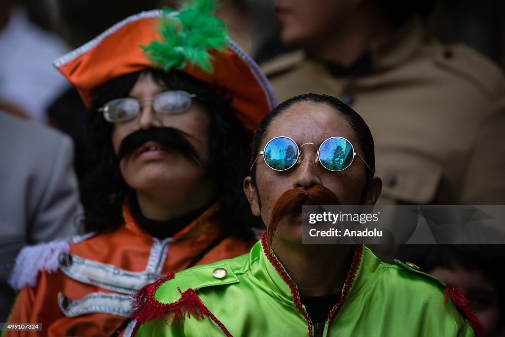 Beatles fans gather to set Guinness record in Mexico