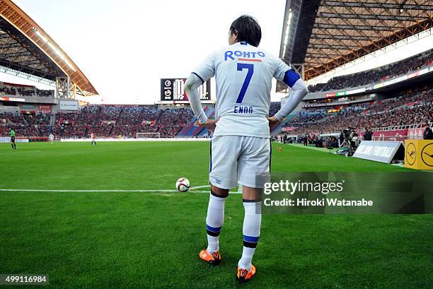 Yasuhito Endo of Gamba Osaka takes a corner kick during the J.League 2015 Championship semi final match between Urawa Red Diamonds and Gamba Osaka at...