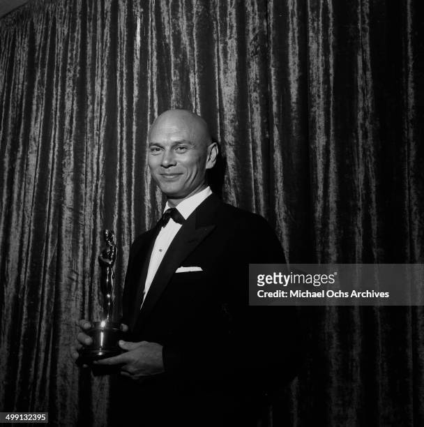 Actor Yul Brynner poses with his Oscar award for "The King and I" at the Academy Awards in Los Angeles, California.