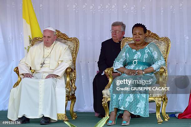 Interim leader of the Central African Republic, Catherine Samba Panza and Pope Francis attend a welcome ceremony at the State House in Bangui, on...