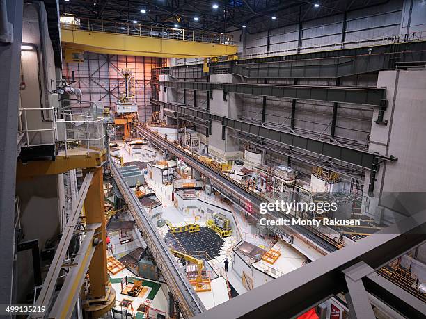 reactor hall in nuclear power station, high angle view - centrale nucléaire photos et images de collection