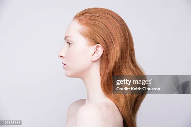 portrait of young woman, side view, bare shoulders - beautiful bare women fotografías e imágenes de stock