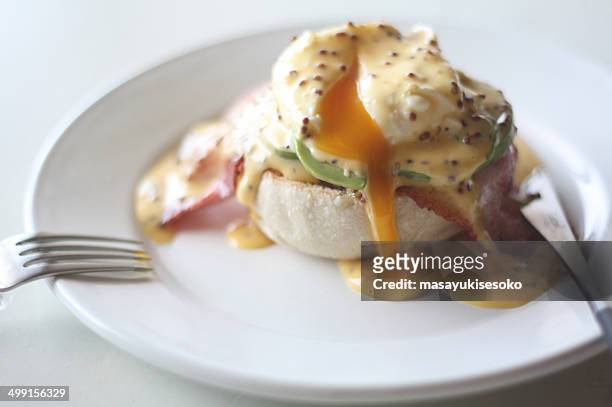 eggs benedict - eggs benedict stock pictures, royalty-free photos & images