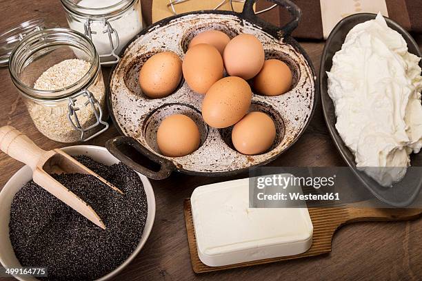 baking ingredients of poppy seed cake on wooden table - graine de pavot photos et images de collection