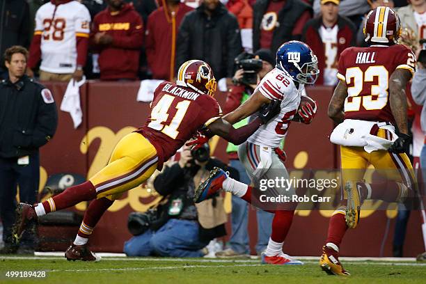 Wide receiver Rueben Randle of the New York Giants scores a fourth quarter touchdown past cornerback Will Blackmon of the Washington Redskins and...