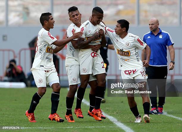 Andy Polo of Universitario celebrates with his teammates after scoring the first goal of his team against Sporting Cristal during a match between...