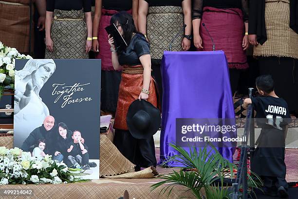 Nadene Lomu and sons Dhyreille and Brayley Lomu as Jonah's casket arrives at the Public Memorial for Jonah Lomu at Eden Park on November 30, 2015 in...