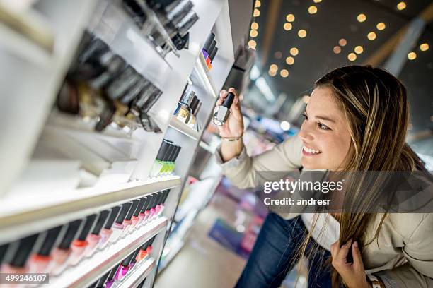 woman buying cosmetics - airport shopping stockfoto's en -beelden