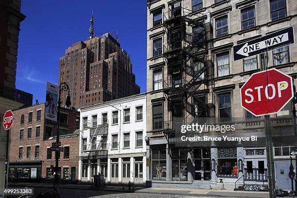 mercer street of soho - soho new york stockfoto's en -beelden