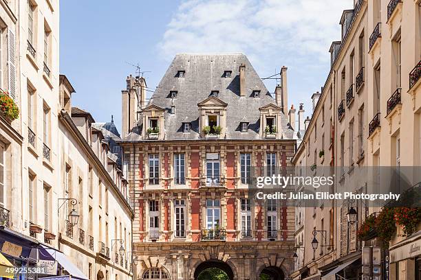 place des vosges, paris. - the marais stock pictures, royalty-free photos & images