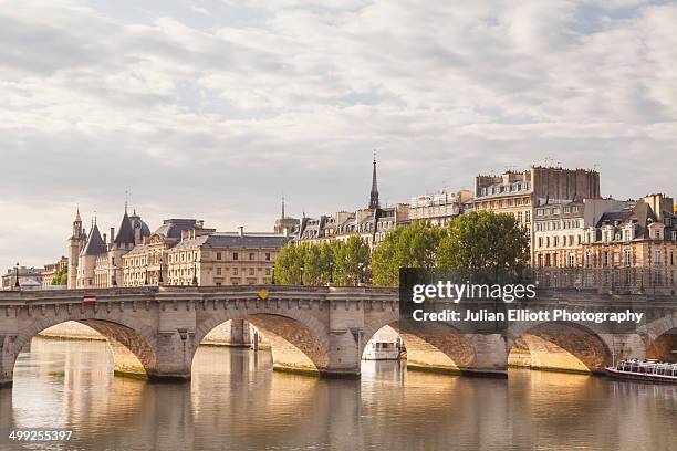 pont neuf and the ile de la cite, paris. - pont de paris stock pictures, royalty-free photos & images