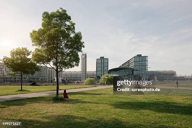 berlin central station with park and trees - central berlin stock-fotos und bilder