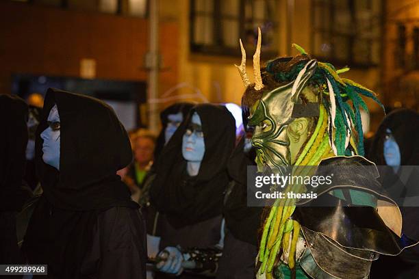 winter drummers at the samhuinn fire festival, edinburgh - samhuinn stockfoto's en -beelden