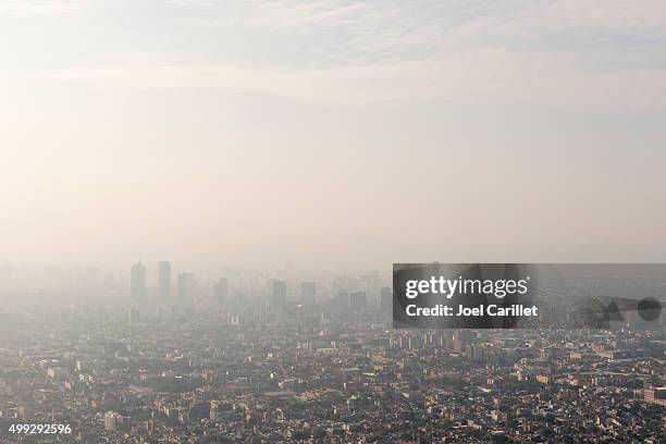 panorama de la ciudad de méxico y ozono - bruma de calor fotografías e imágenes de stock