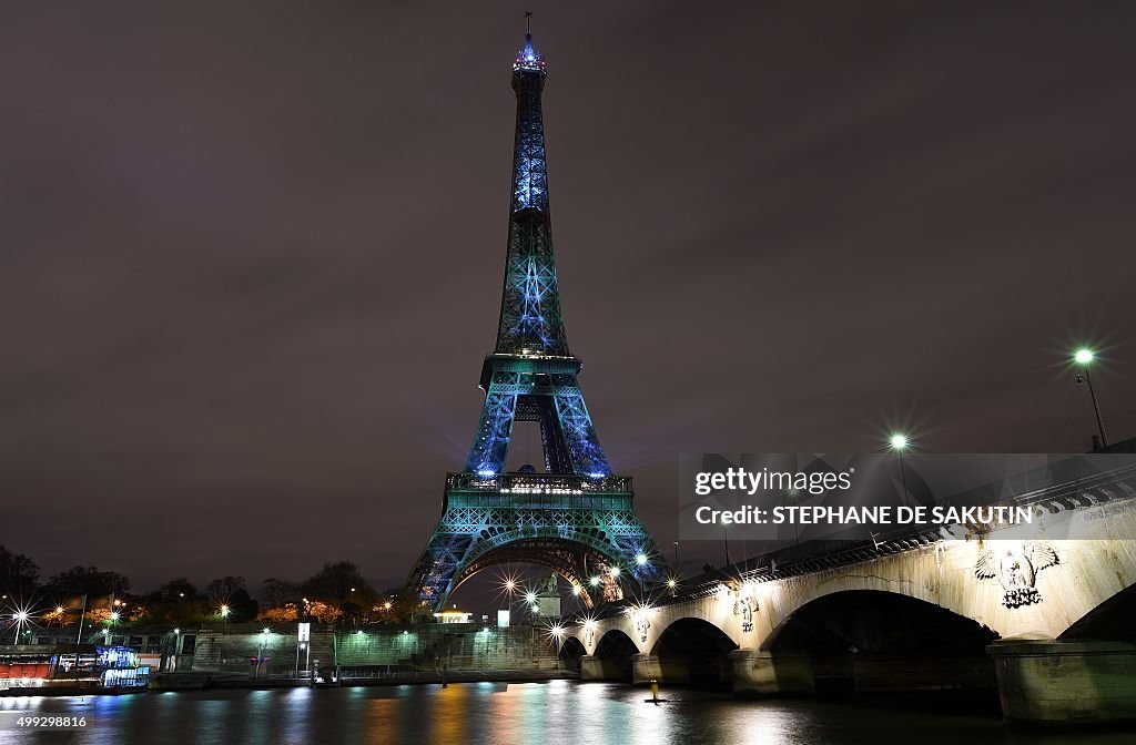 FRANCE-CLIMATE-WARMING-COP21-EIFFEL TOWER