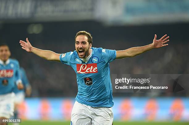 Gonzalo Higuain of Napoli celebrates after scoring goal 1-0 during the Serie A match between SSC Napoli and FC Internazionale Milano at Stadio San...