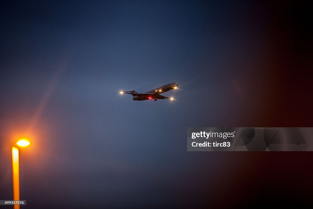 A American airlines Jato de aterragem à noite