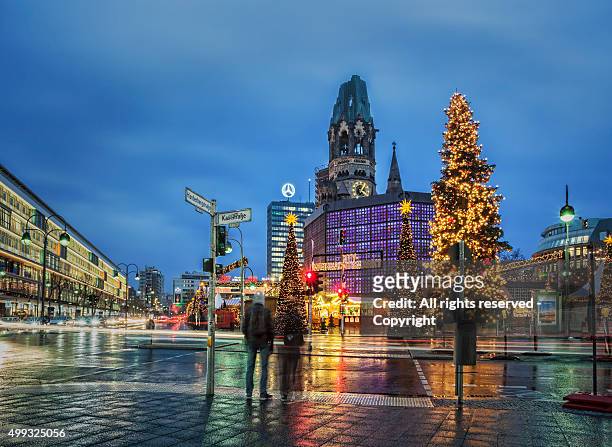 berlin christmas market - kaiser wilhelm memorial church stock pictures, royalty-free photos & images