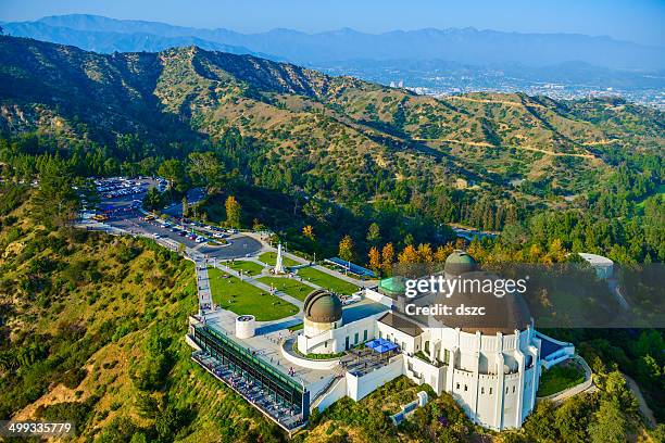 griffith observatory, mount hollywood, los angeles, ca - aerial view - hollywood los angeles stockfoto's en -beelden