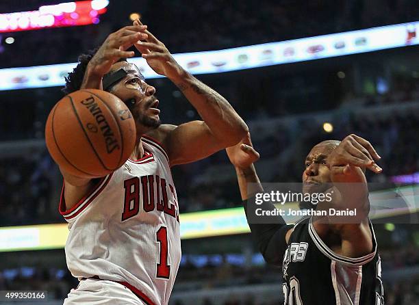 David West of the San Antonio Spurs knocks the ball away from Derrick Rose of the Chicago Bulls at the United Center on November 30, 2015 in Chicago,...
