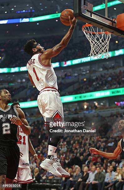 Derrick Rose of the Chicago Bulls puts up a shot past Kawhi Leonard of the San Antonio Spurs at the United Center on November 30, 2015 in Chicago,...