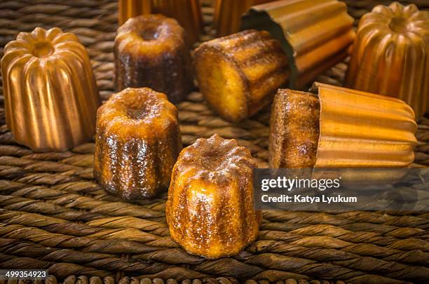 caneles - canelé stock-fotos und bilder