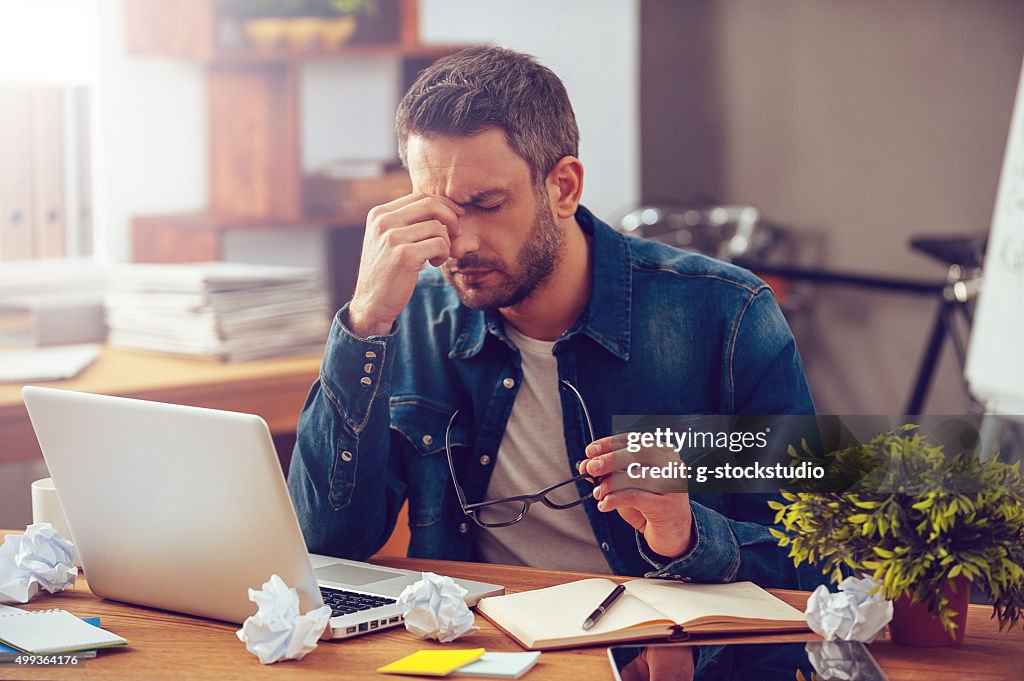 Sensação de enjoo e cansado.