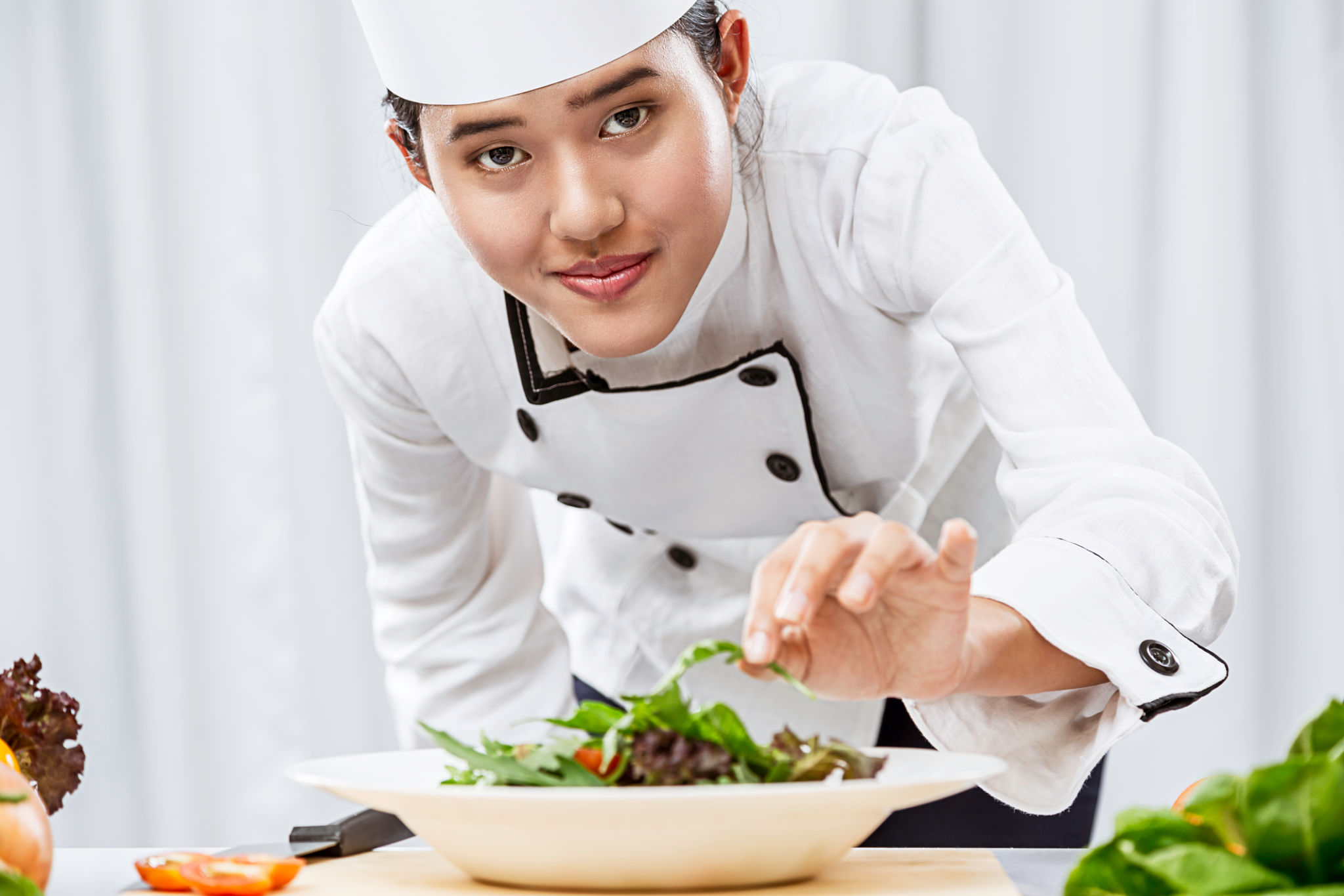 personal chef preparing meal