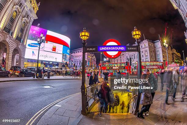 tourists at piccadilly circus in london at night. - piccadilly circus stock pictures, royalty-free photos & images