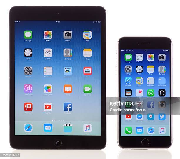 apple ipad mini e iphone 6 plus no fundo branco - iphone screen - fotografias e filmes do acervo