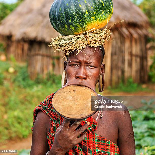 ポートレートマーシ族の女性は、エチオピア、アフリカ - mursi tribe ストックフォトと画像