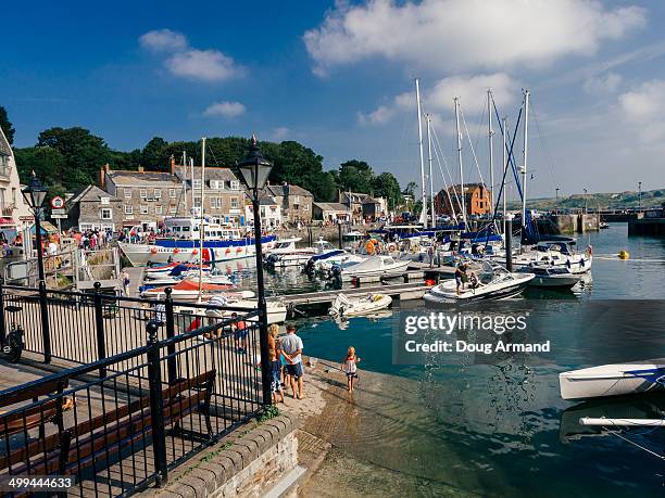 padstow harbour, cornwall, uk - padstow stock-fotos und bilder
