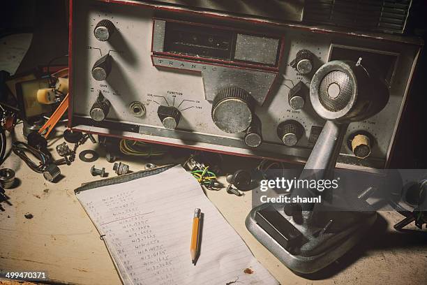 vintage radio broadcasting - trasmissione radiofonica foto e immagini stock