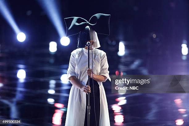 Sia Rever 2,939 Sia 2015 Stock Photos, High-Res Pictures, and Images - Getty Images