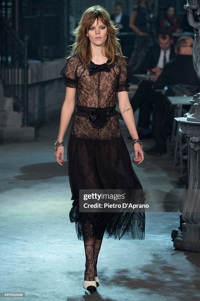 Chanel Metiers d'Art 2015/16 Fashion Show - Runway