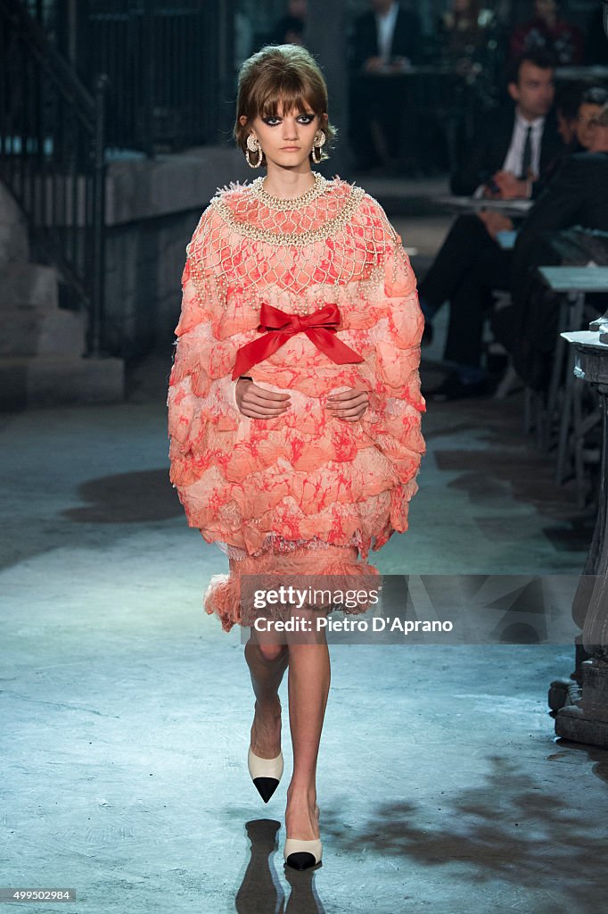 Chanel Metiers d'Art 2015/16 Fashion Show - Runway