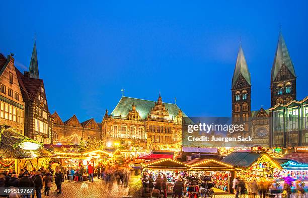 colorido bremen mercado navideño - mercado navideño fotografías e imágenes de stock
