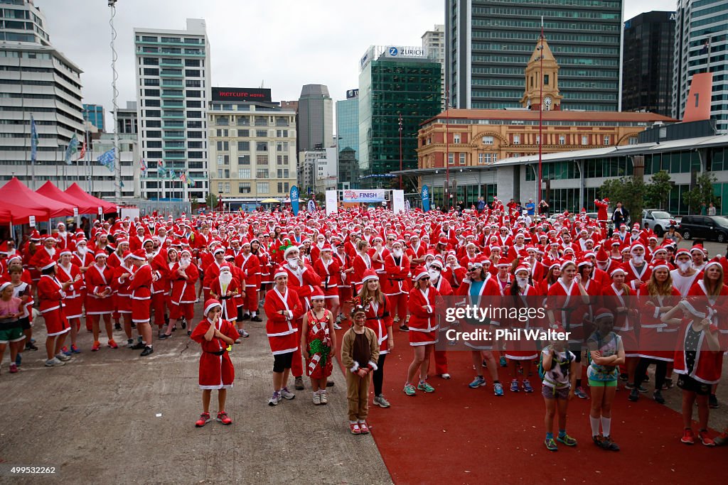 Thousands Dressed As Santa Run Through Auckland For Annual KidsCan Santa Run