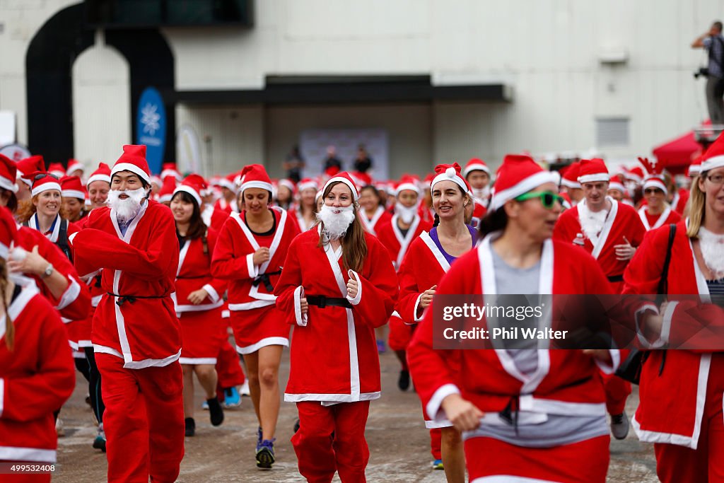 Thousands Dressed As Santa Run Through Auckland For Annual KidsCan Santa Run