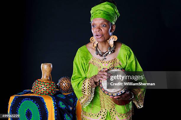 african american woman storyteller in colorful attire - storyteller 個照片及圖片檔