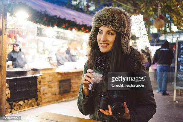 winter portrait of a smiling young woman photographer - girls flashing camera 個照片及圖片檔