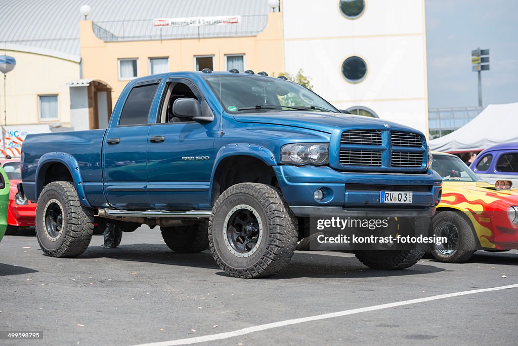 umoral deres hver for sig Dodge Ram 1500 High-Res Stock Photo - Getty Images