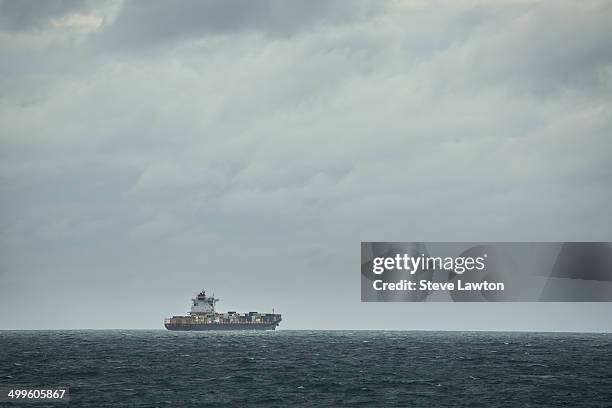 ship sets sail - tauranga stock pictures, royalty-free photos & images