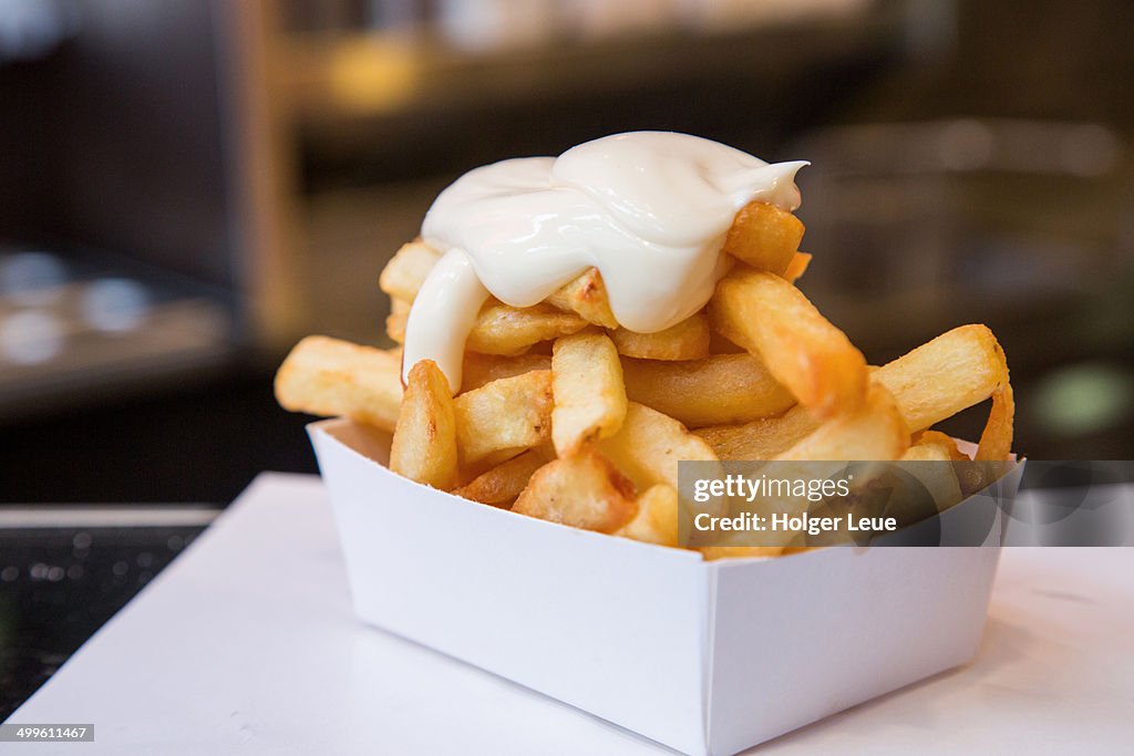 Frites with mayonnaise